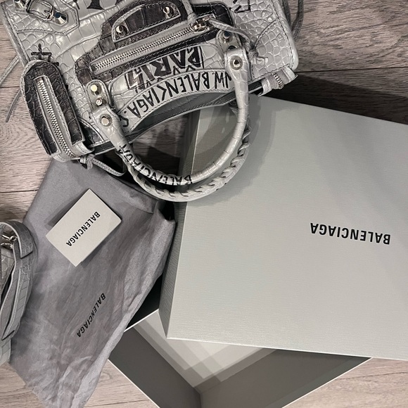 BALENCIAGA - City Bag Graffiti Crocodile Grey - Picture 5 of 9
